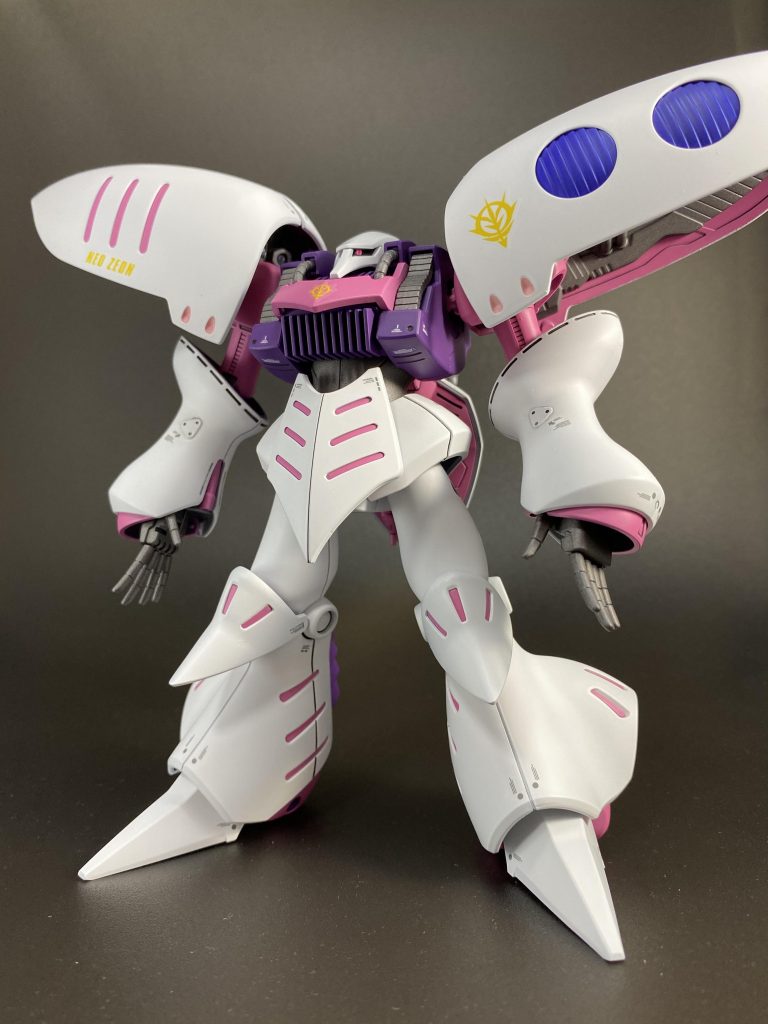 全体的にうるさくならない程度にデカールを配置して、優美な感じを崩さない様に。