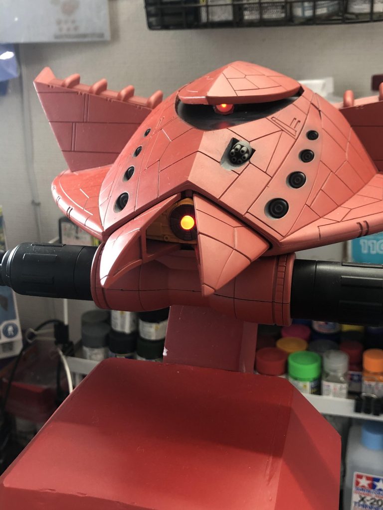 モノアイと口はしっかり光ります٩( ᐛ )و