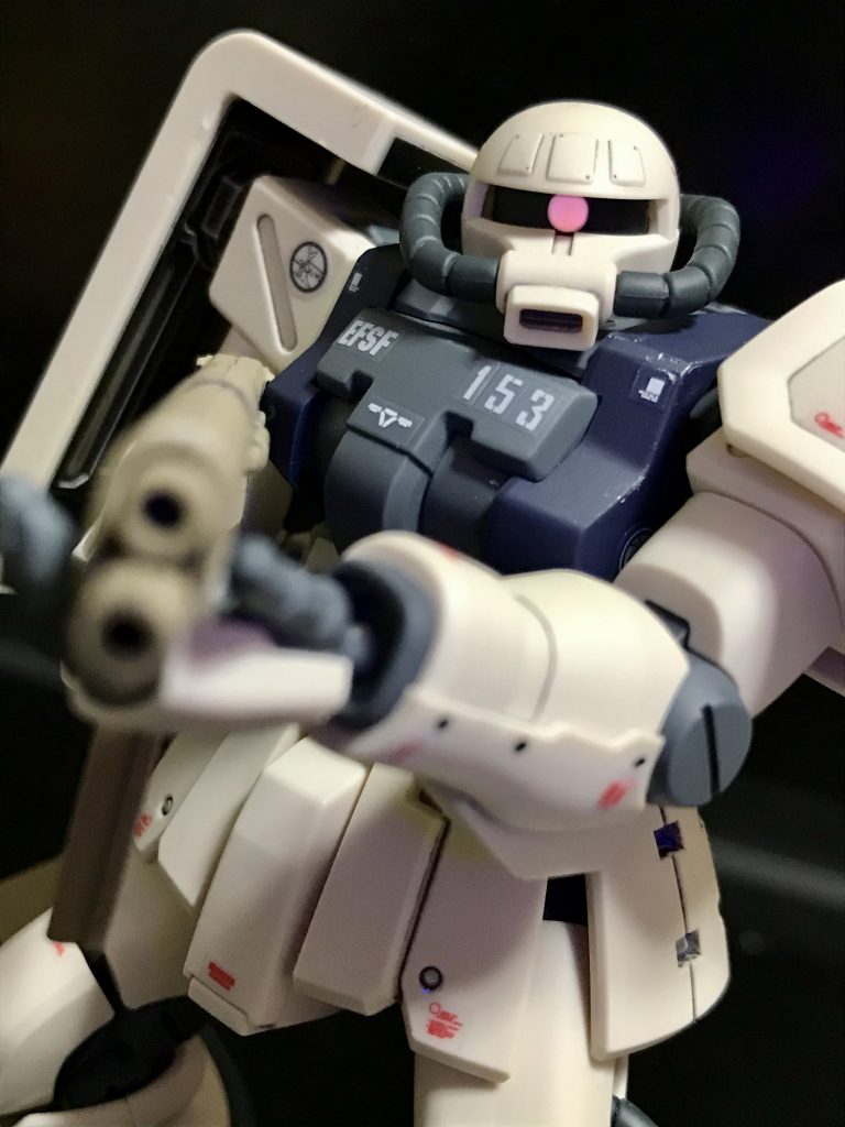簡単フィニッシュです。ちょこちょこガンマカと缶スプレーで部分塗装、余っていたデカールを追加で貼り、墨入れ、ツヤ消しトップコートです。それだけで十分にカッコいいキットです♪（可動は現代のキットと比べるとイマイチですが）