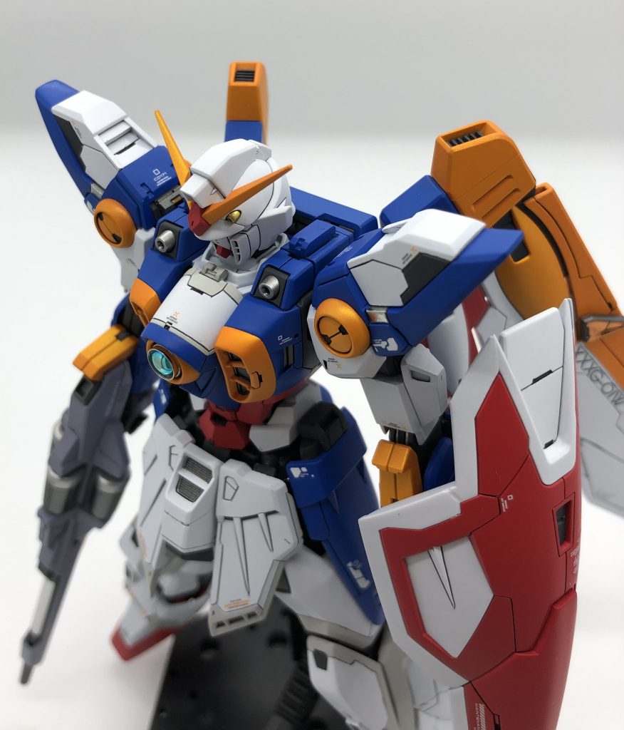 胴体と肩の間が寂しかったのでメカっぽいパーツを付けました。