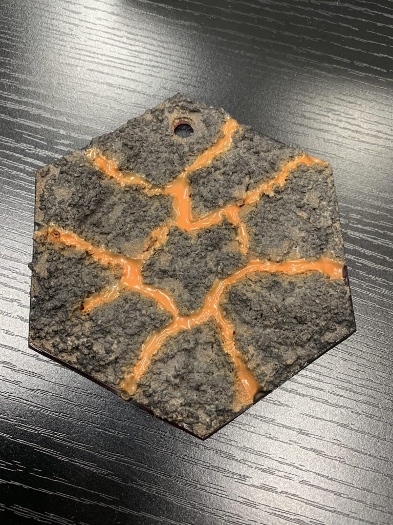 ボンドが乾燥したらオレンジ系を塗装w