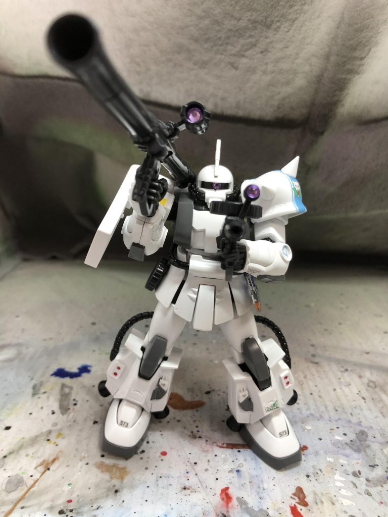 急ごしらえで作成したマツナガザク。ジョニザク、リバイブシャアザク、旧ザクは間に合わず、、