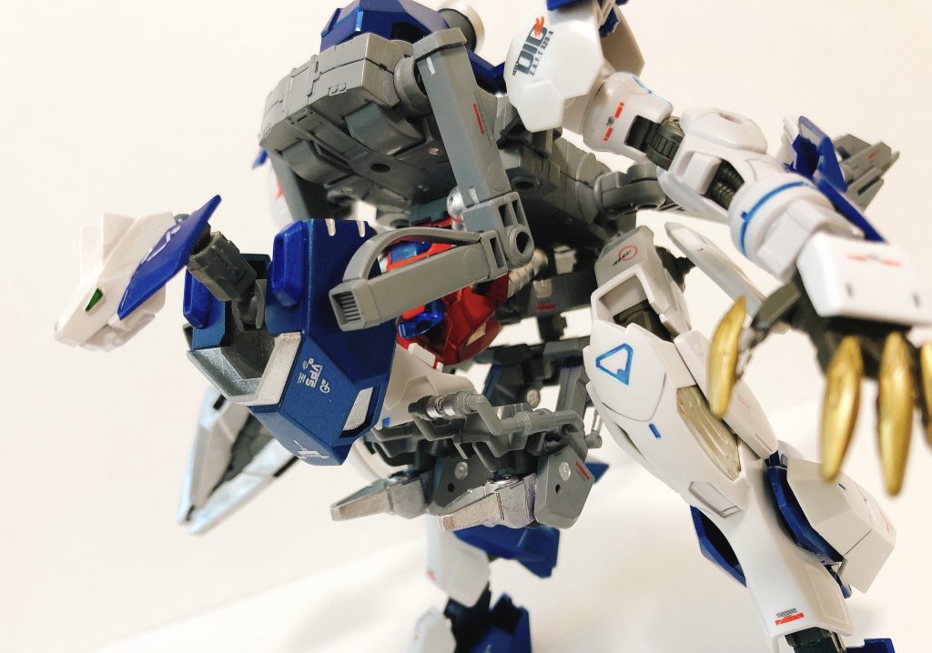 ジャンクパーツで心臓的なものも作ってみました!こちらも当初、パワーローダーのつもりでしたが、弄っているうちに別の機体にできないかなと思い、改造してみました!