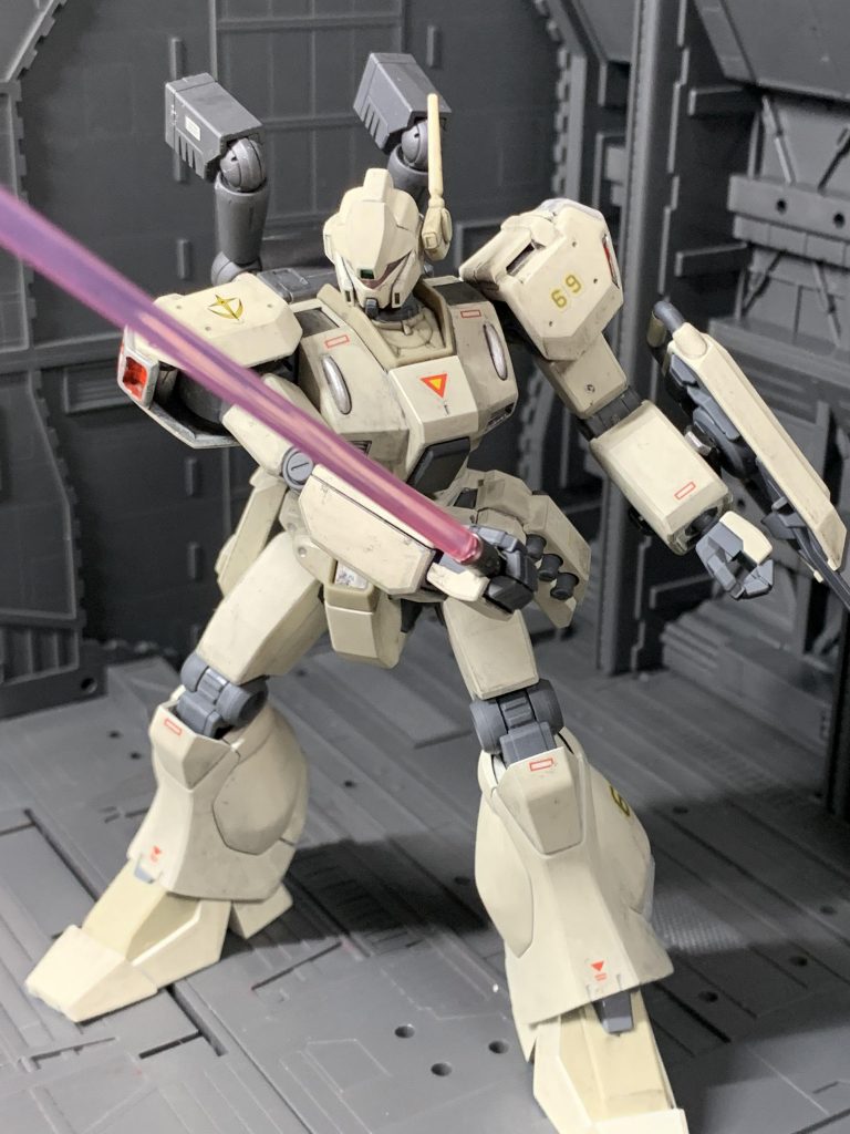 ビームサーベル。ジェガンのビームサーベルは長すぎず短すぎずちょうどいい長さだなと思います。主人公機は長いビームサーベルが似合いますが、量産機は少し短いくらいのほうがかっこよくなりすぎなくてよい気がします。