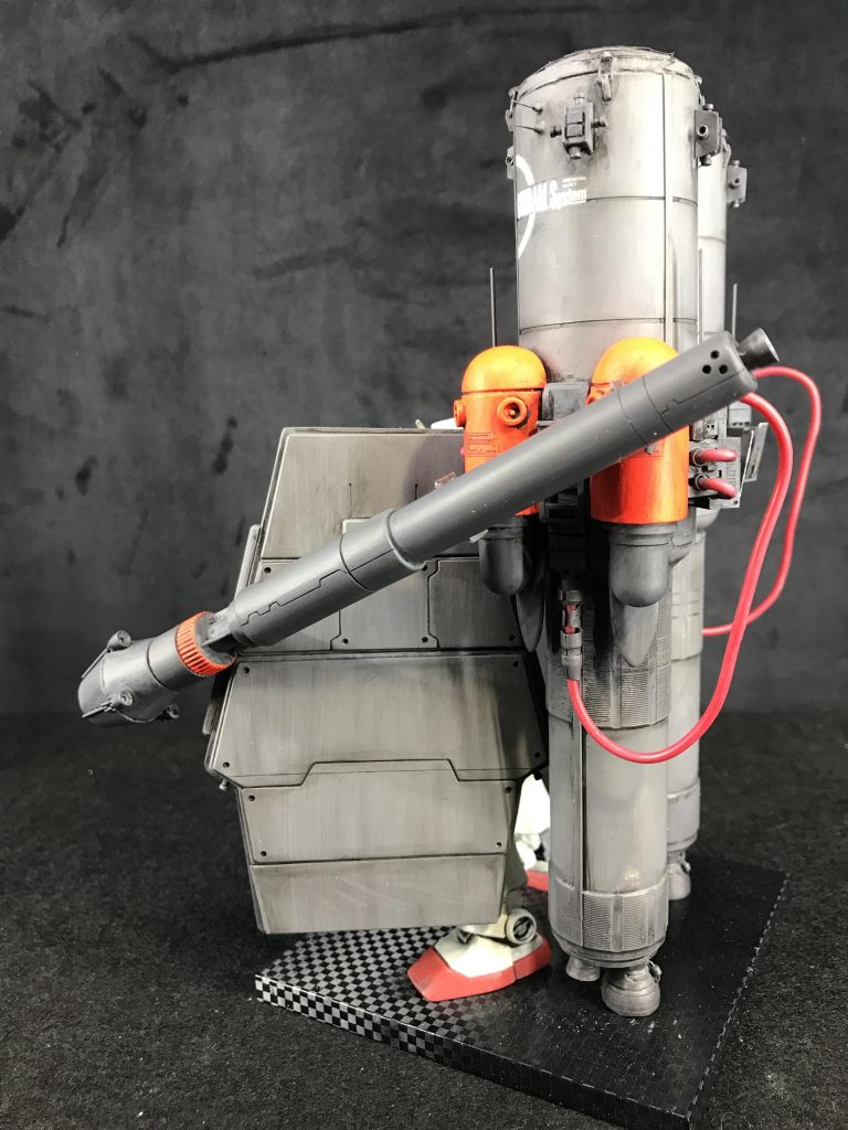 シールドはガンダムシールドを芯にプラ板工作です。