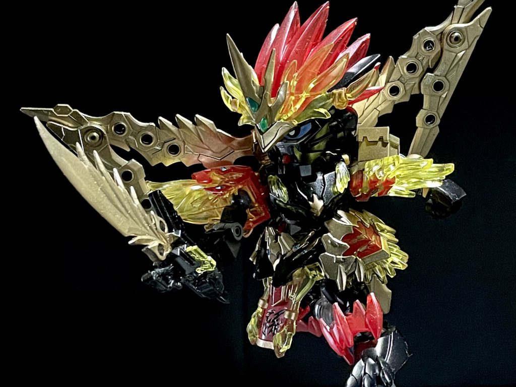 右手に振るうは「立神」、背中には「骸ノ神器」