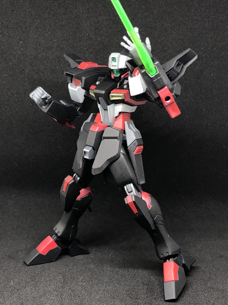 左腕からビームサーベル出せるように工作（ピンバイスで穴あけるだけ）