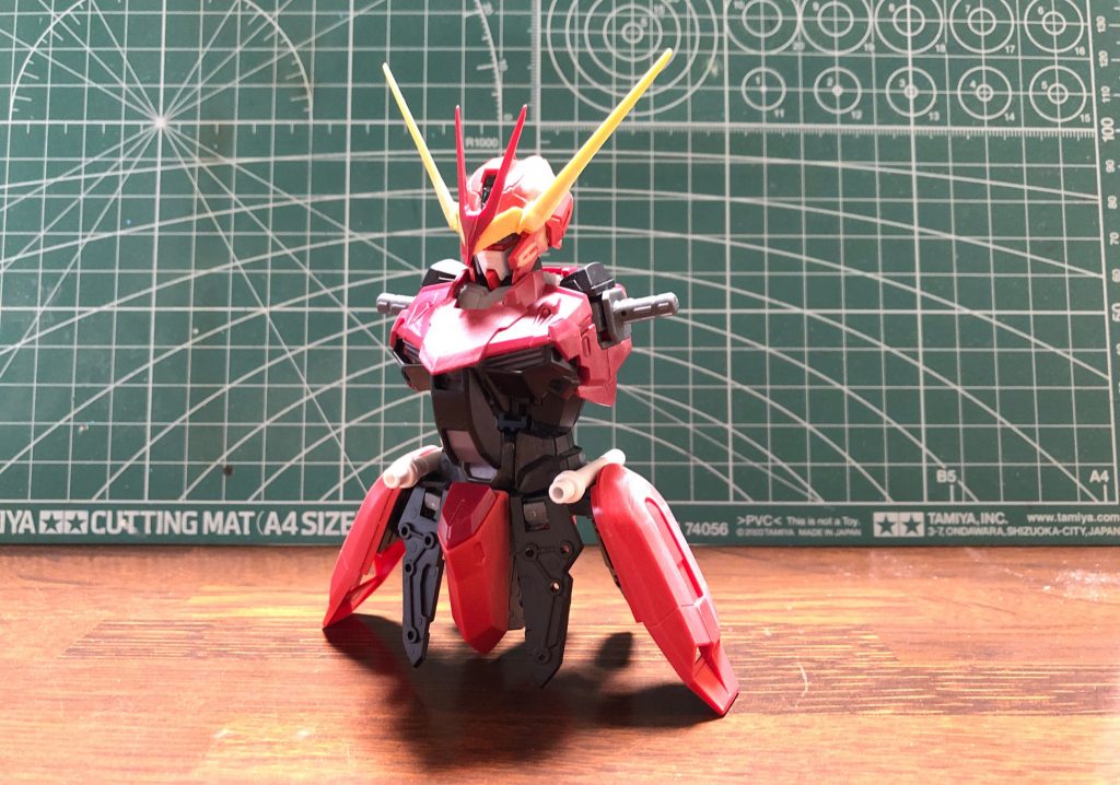 サイドアーマーはMGザクウォーリアからきています。サーベルはエールストライカーのものを使用…