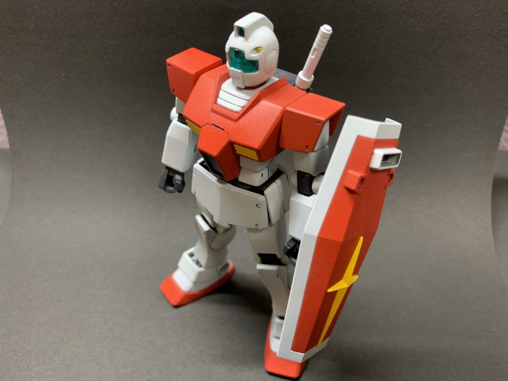 情報量が多いとへっぽこ感というか、やられ役感が消えてしまうので、出来るだけ素のジムを作りました。