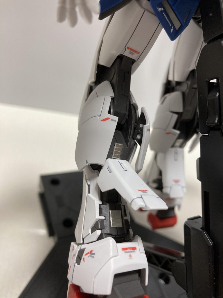 足裏展開箇所にメタルパーツ追加。