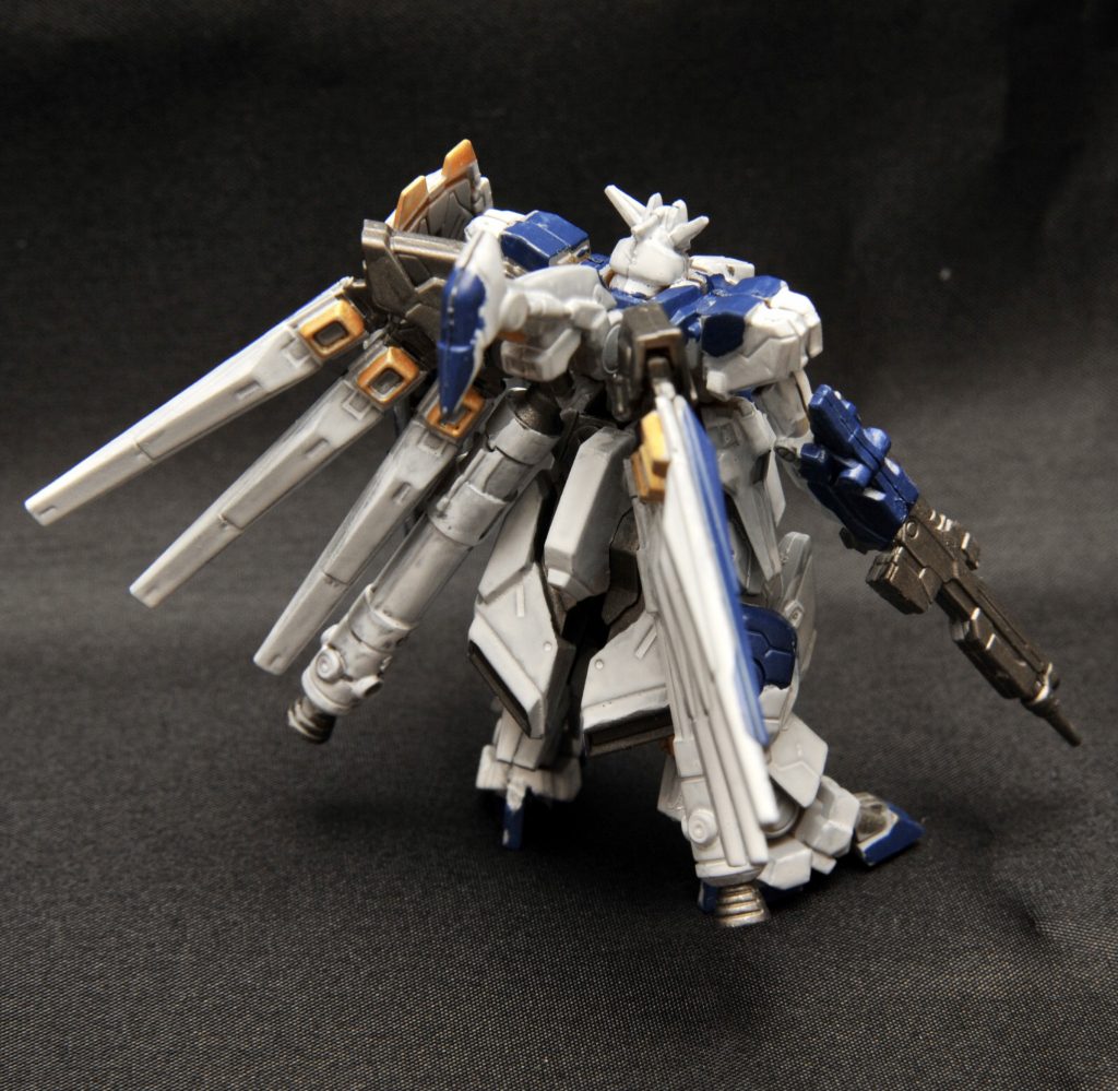 続いてバックショット。フィンファンネル基部のガンメタとダクトのゴールドはオリジナル色です。（設定がよく分からず適当に塗ってしまいました・笑）