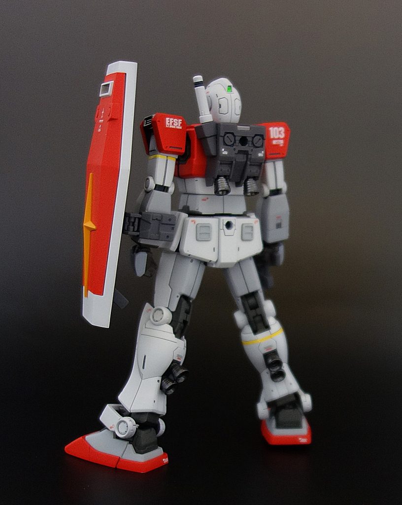 装甲裏などはエナメルのジャーマングレイを吹き付けてあります。