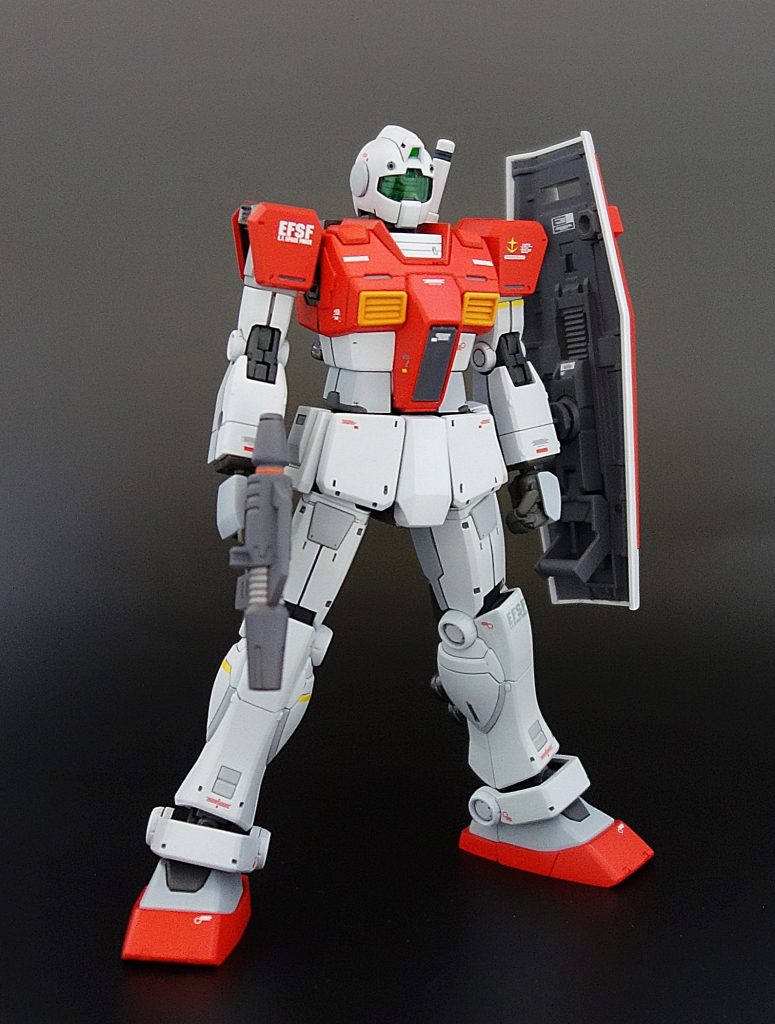 胸部・腰内部と武装はガンダムから、他はインターセプトを使用。コクピット部分の形状変更を行いました。頭部のクリアパーツのみジムキャノンからの流用です。