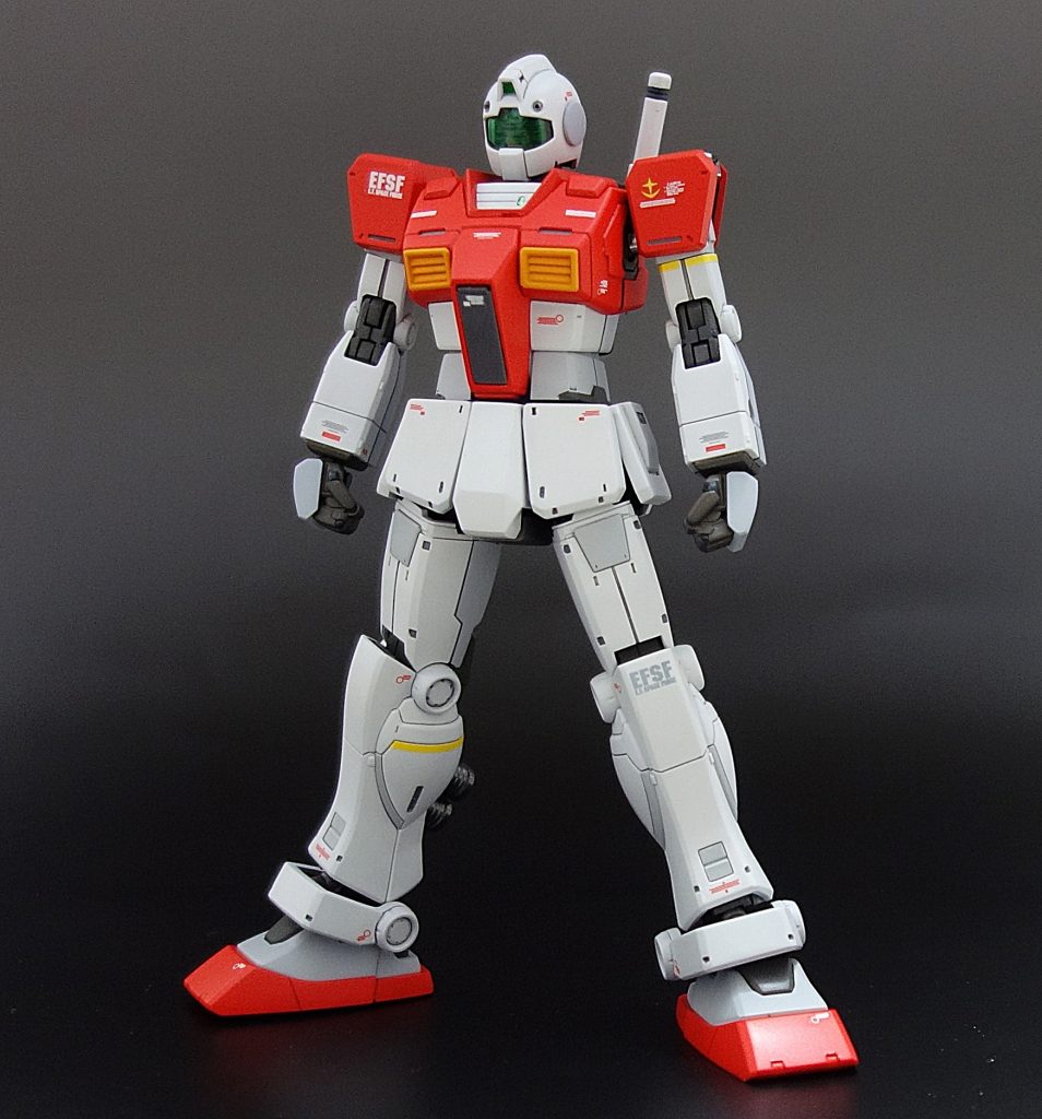 本体色はニュートラルグレー1とG3の本体色で塗り分け。赤はシャインレッドです。墨入れは本体スモーク、赤はクリアレッド、グレー部分はハルレッドです。