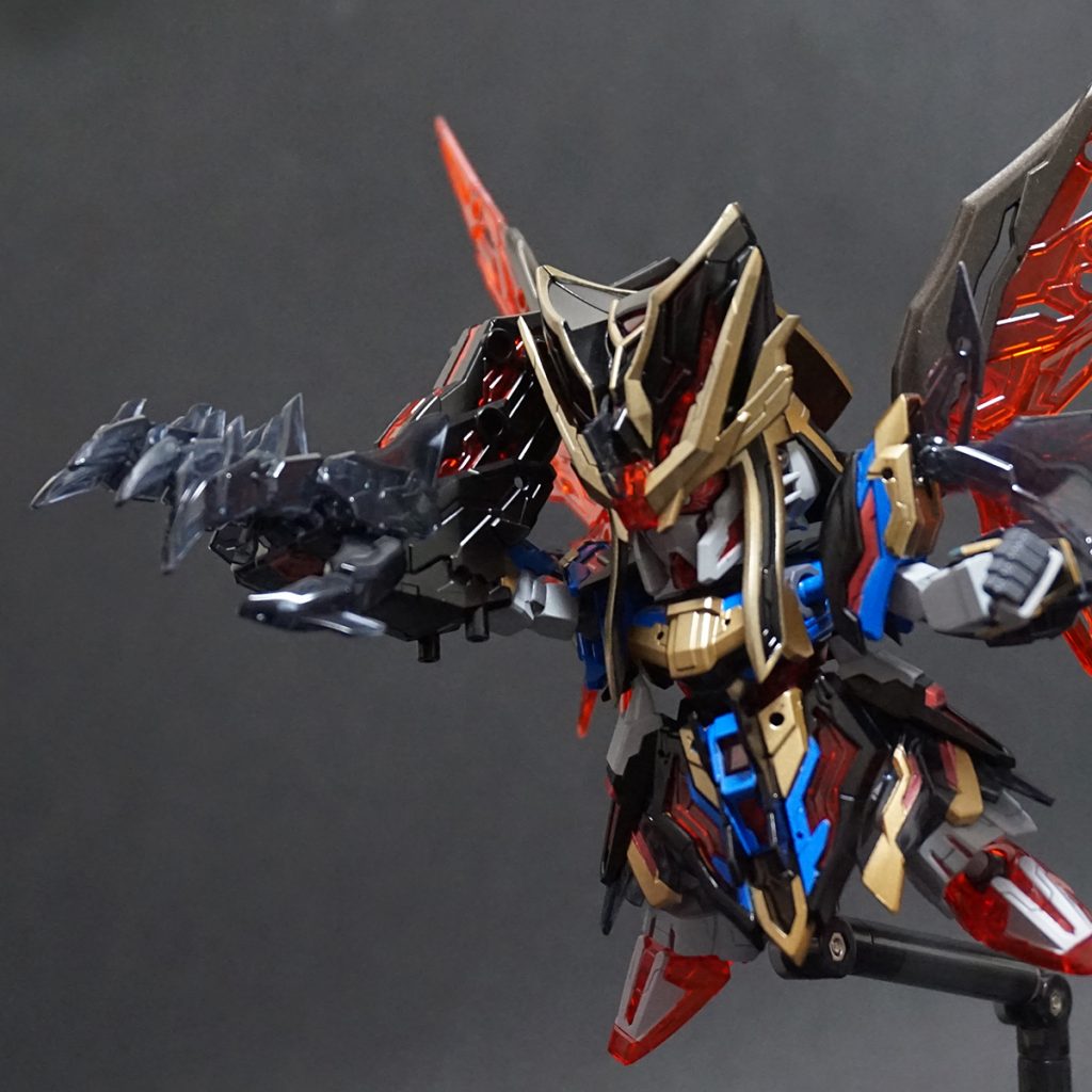 淵獄魔掌を構えて