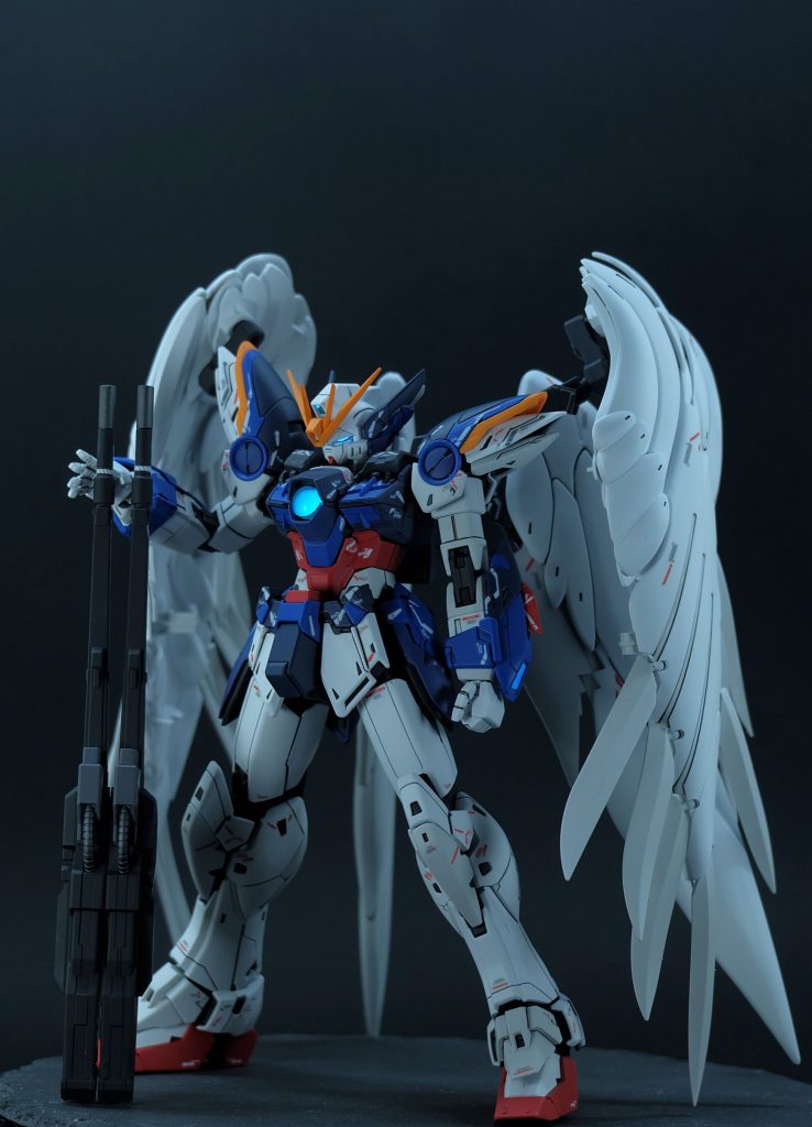 デカールいっぱい。箱を開けたときは嬉しかったんですが、いざ貼る段階になると数の多さにうんざりします（笑）