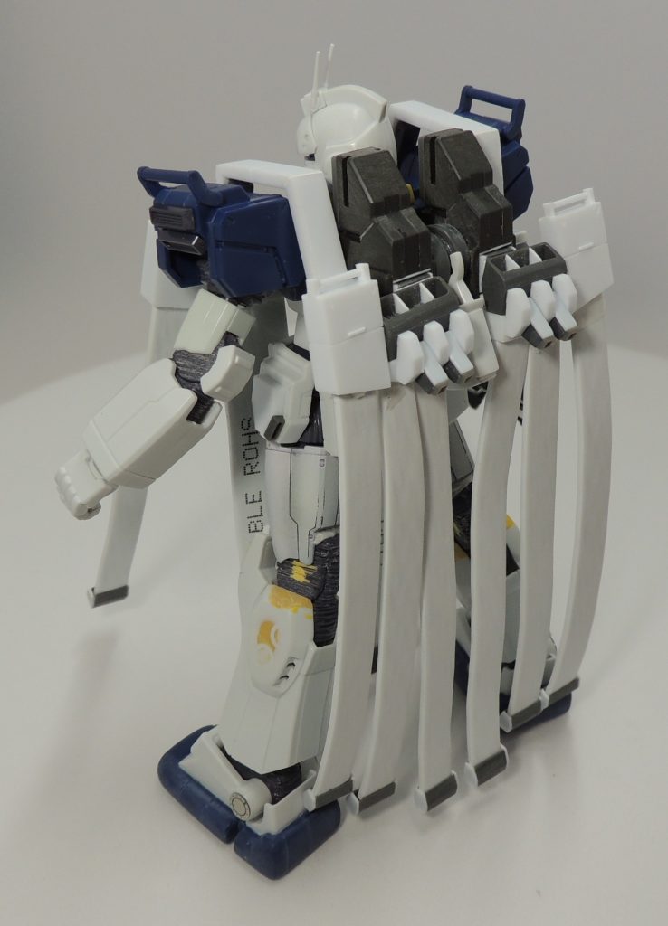 LANケーブルに印刷されている文字が確認できます。ホバーマントのユニットは、プラ板主体で構成されており、市販のディティールアップ用パーツやジャンクパーツでデコレートしています。