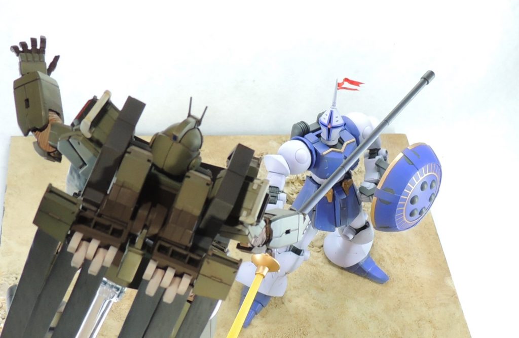 宙に舞い上がるガンダム・バウンサーに、一瞬気を取られるロレンツォ。