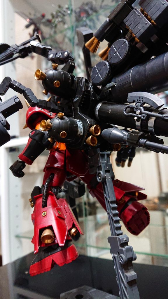 より角度を決めやすくするためランドセルに穴を空けてアクションベースに飾ってます。