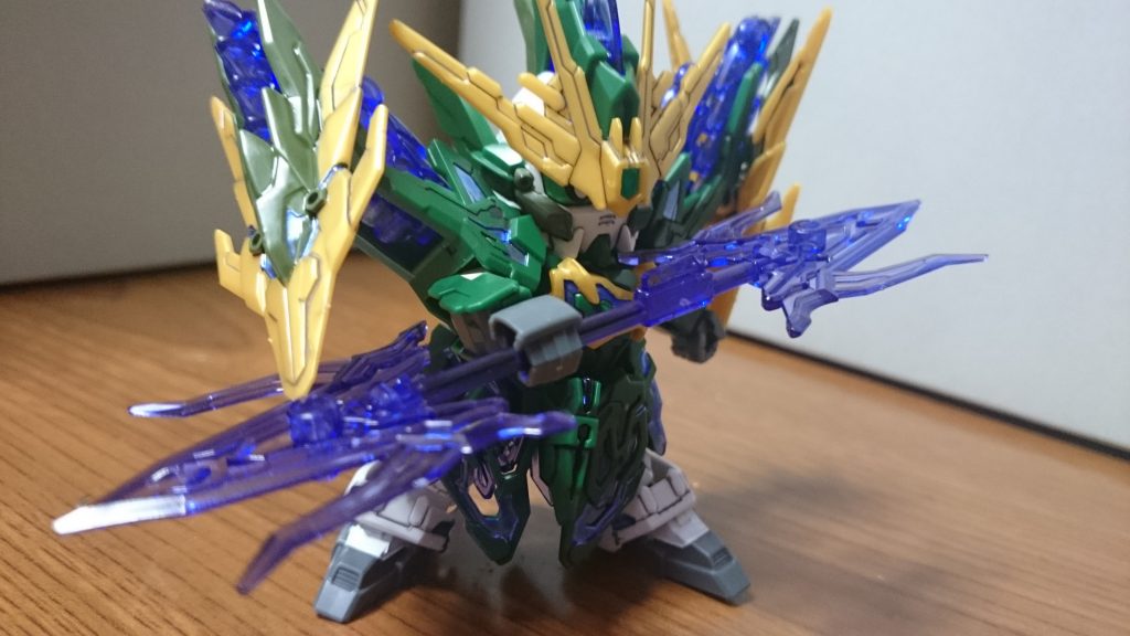 ・両尾鋭槍&スピアメモリビームトライデントモチーフの槍スね。柄の部分がメモリのデバイスとなってるっス 