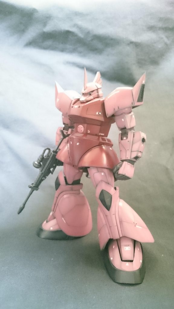 ゲルググのプロポーションはなかなか難しく、MGver2.0を参考に手を加えてみました。