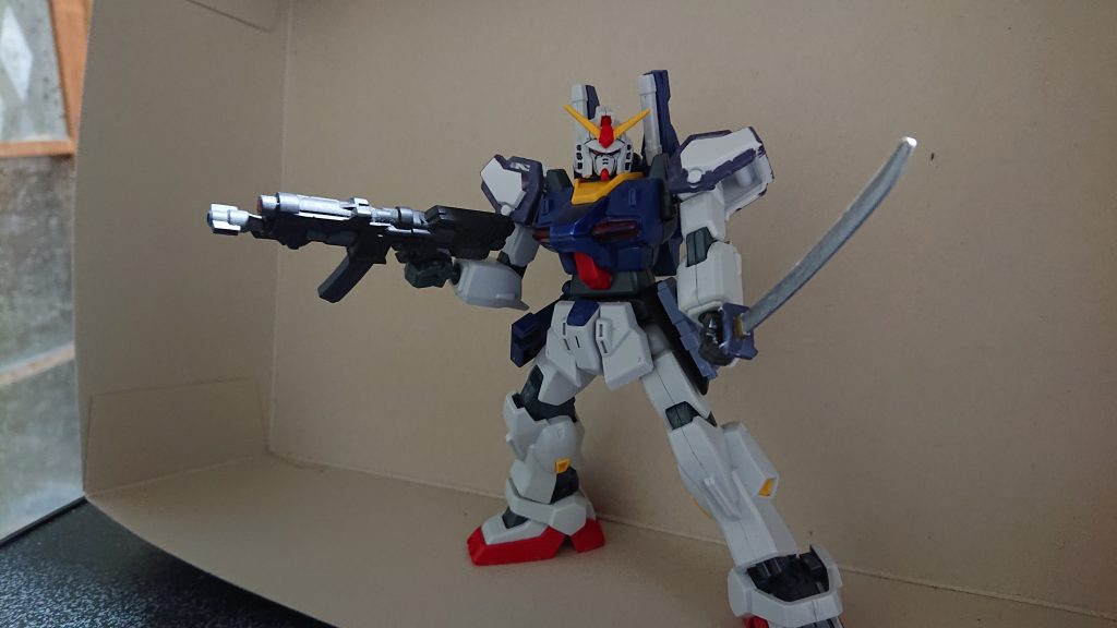 ノーマル形態で燃費を良くする為ビームピストル×1、日本刀×1、ビームサーベル×2、マシンガン装備。日本刀は武者列伝の武者頑駄無摩屈から拝借し、マシンガンは確かかなり前に食玩の付録だった物です。