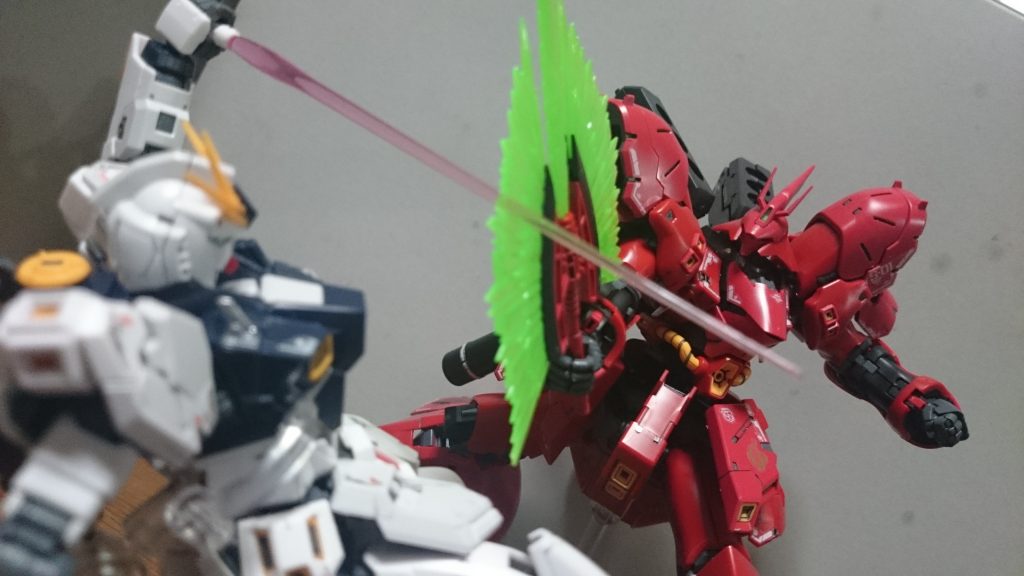 なので、画像後半(というかほぼ最後の方)はHGダブルオーガンダム セブンソード/G インスペクションに付属するアクションベースを使用してるっス