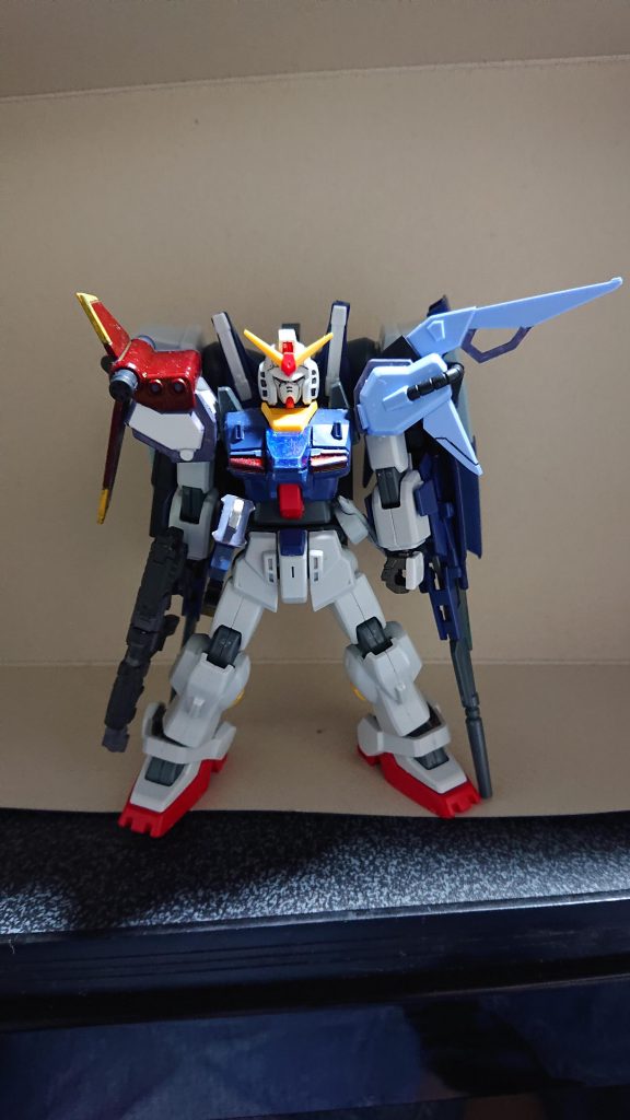 元々装甲が薄く火力が無いMk-2に火力、防御力、機動力を追加したのがスーパーガンダムだったのでそれ以上の火力と機動力、装甲を上げたが元より実験機の為燃費は悪く機動力はMA並の瞬間的な加速、急制動をする為パイロットに殺人的なGがかかる為実戦配備は見送られる