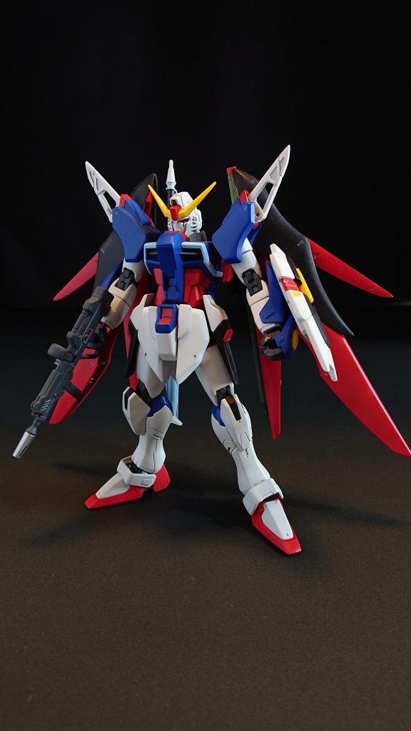 素立ち（前面）腰フロントアーマーが長すぎると感じたので短縮しました。また、肩の面構成を変更し、設定画通り平らにしました。