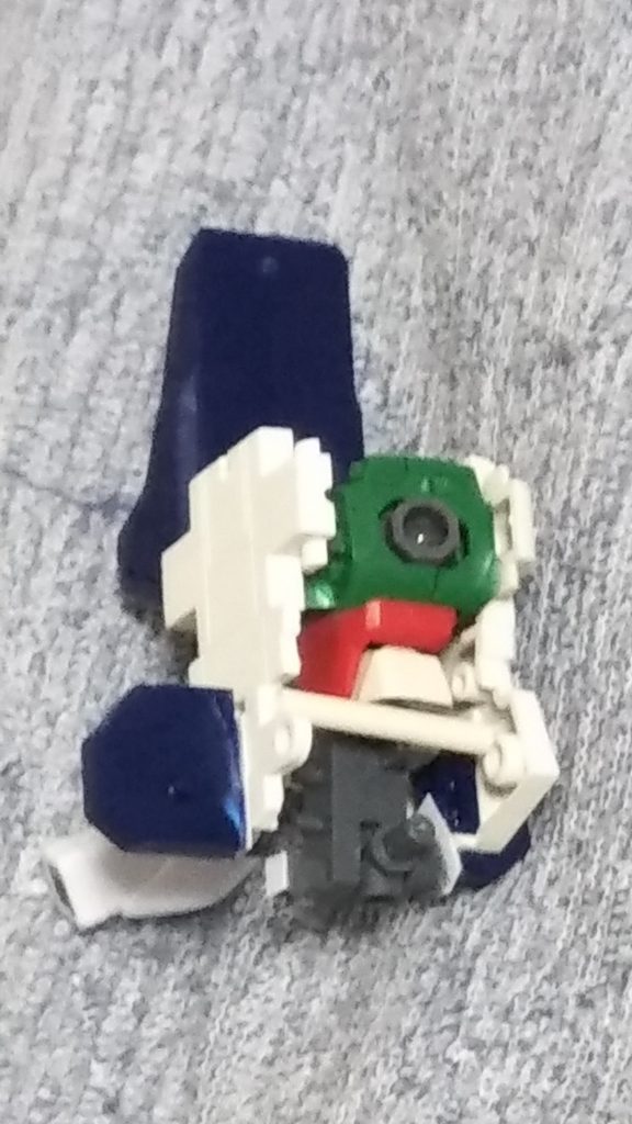 ちなみに胴体の部分はウィングフェニーチェを使用してます。