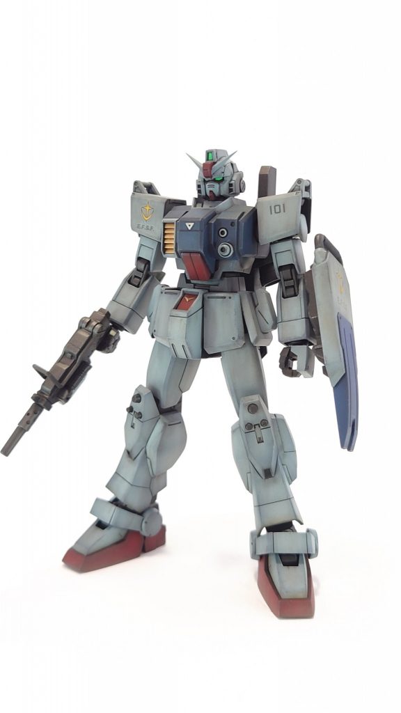 首を延長、バックパックの一部ディティールをプラ材で作り直した程度でストレートに製作しました。