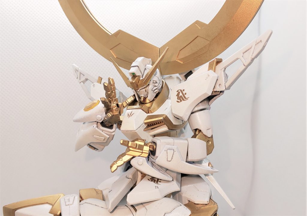 …というね、妄想ですけれども。それにしてもデスティニー、可動域はメチャクチャ広いし、合わせはほぼ出ないし、スタイルはバチグソいいし、組んでてすごく楽しいキットでした。反省点としては・濃い色に白塗る前は面倒臭がらずにサフを吹いた方がいい・嵐の日に塗装をしない方がいいということですね