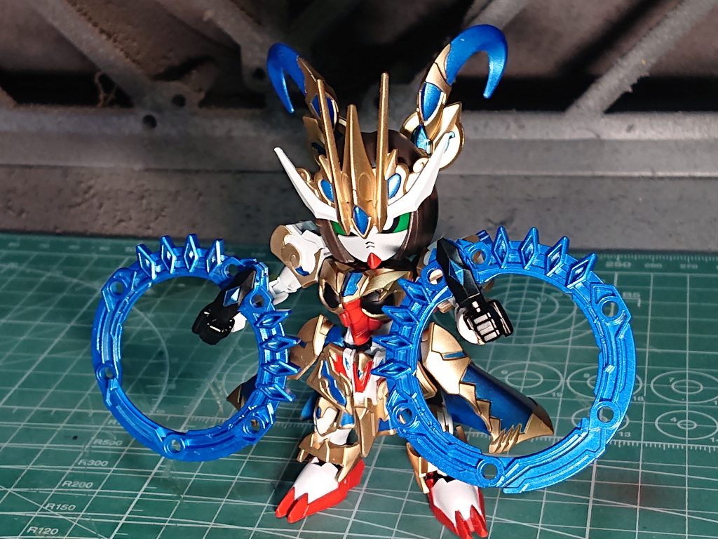 着色はMr.COLORとガイアカラーで、エアブラシと筆塗りで行いました。クリアパーツと青い部分はEXメタリックブルー金はゴールド赤はキャラクターレッド髪色はマホガニー白はホワイトにパールホワイトを少量混ぜまし黒だけガイアカラーのセミグロスブラックを使ってあります