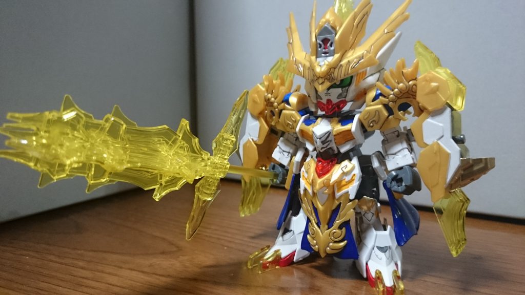 ・馬超ガンダムバルバトス「三国伝」ではブルーディスティニーが演者だった馬超。今作ではバルバトスが演者スね。塗装箇所は……・イエロー……頭部・胸部・フロントアーマーのダクト・バルバトスブルー……胸部、下半身装飾・ブルー……肩・ゴールド……後頭部、リアアーマー、膝、踵、龍脚装・ホワイト……龍脚装、胸部、下半身装飾・レッド……額・グレー……腹部、龍脚装……etc.馬超は先月発売のキットと比べて色分けだいぶ頑張ってるっスね。その代わり、何故かブルーのパーツが黒成形色だけど……どうしてこうなったしマジで