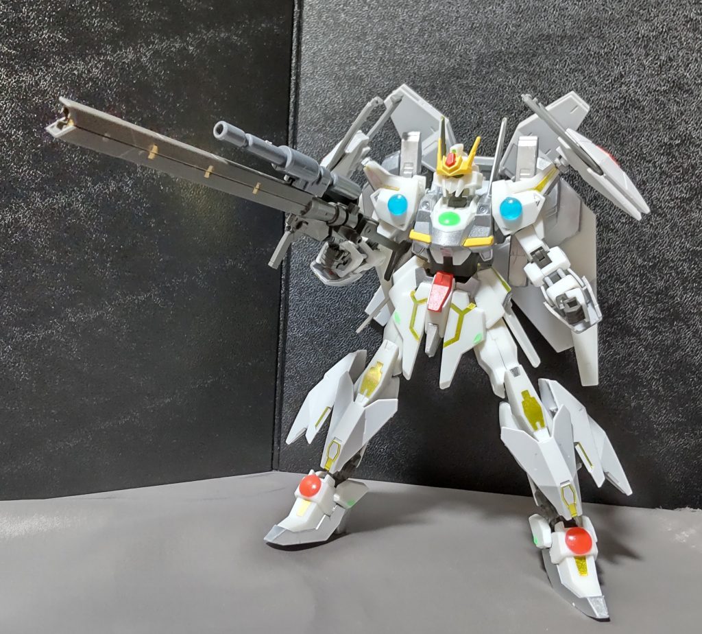 ○武装についてビーム・スマートガン高出力のビームを撃ち出して攻撃する。また、この機体のあるシステムの起動状態になっている場合、更に高出力で攻撃可能になる。