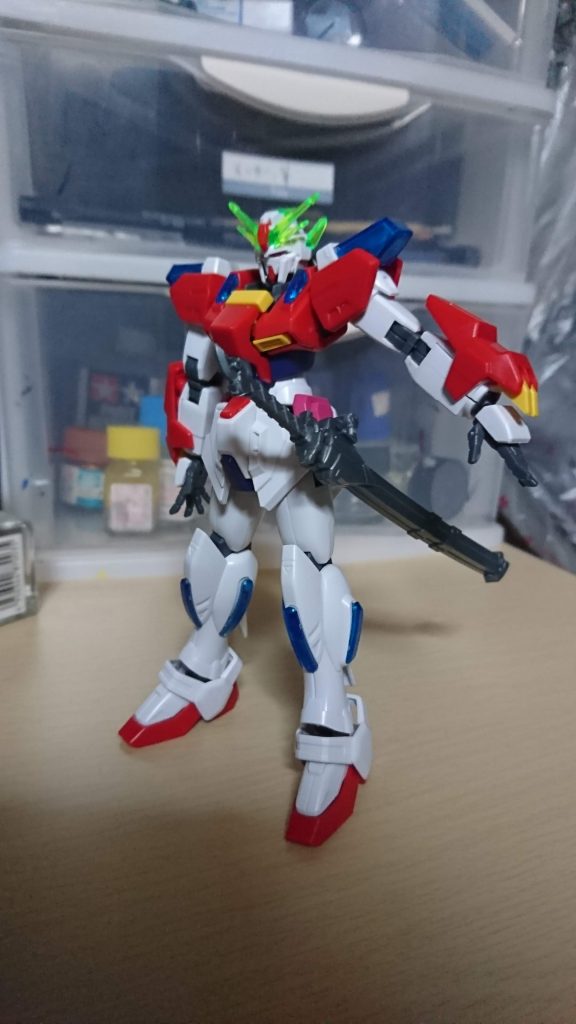 仮組状態時はこんな感じですシャイニングブレイクの頭とジャスティスナイトの腰はそれぞれシャイニングブレイクとインフィニットジャスティスの余剰から使いました角の下の短い部分はオリジナリティを出す為に後々カットしてます