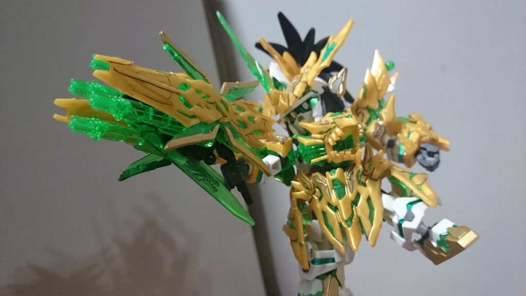 翠燃激龍破!!龍弾破刃と万賢龍盾を組み合わせた形態の技、とのことだけど、元ネタの武器を考えたらオーバーキルというか、ビームマグナムだけで十分というか、むしろマグナムのビームの奔流にガトリングの弾がかき消されそうというか…