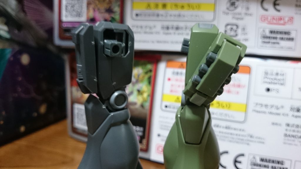 ・工作(下半身編)股関節はブラストマスターの棒軸のものに換装。サイドアーマーの装備は大腿部をピンバイスで開口し、サイドアーマーの軸を少しカットして取り付け。接着はナシ。足を上げた際にサイドアーマーを回転させることで、可動域を殺すようなことにはならないっス。ぶっちゃけピンバイスを使用したこの箇所以外は全てミキシングっスね ピンバイスで開けた穴にカバーパーツを取り付ければ、またFとMに戻すことも。……用意出来てないんで当分は戻せないけどぉ