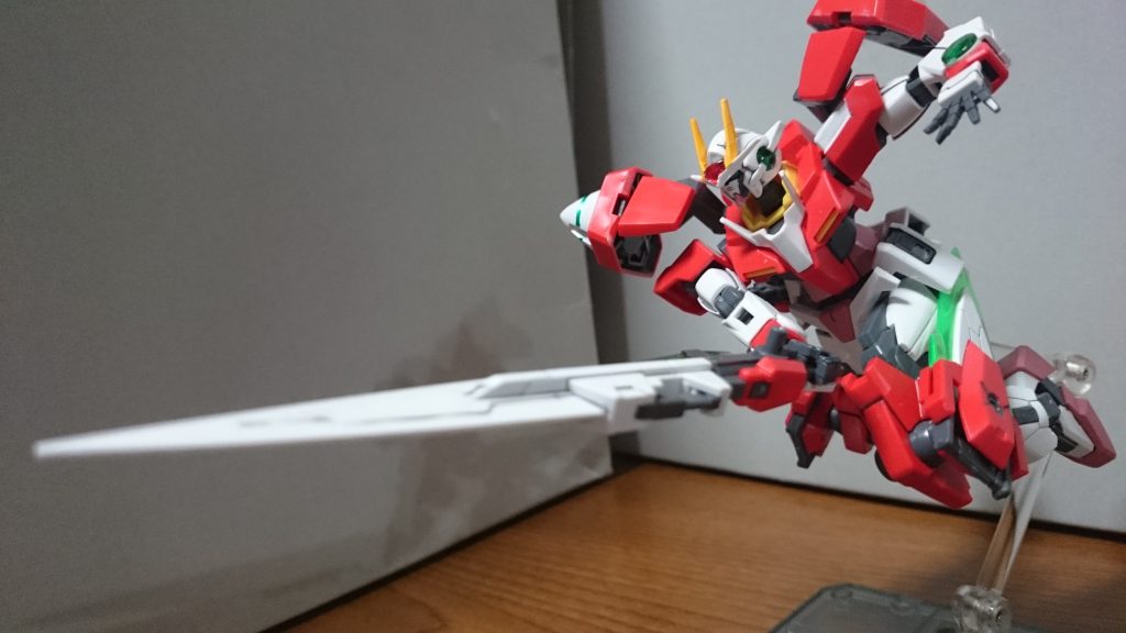 ・GNソードIIロングソードIIを発展させた武器っスね。ブレードが大型化して迫力あるっス