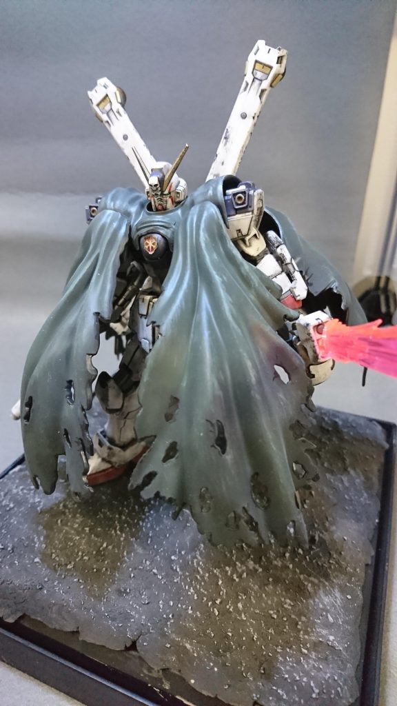 今回は部分塗装とウェザリングで仕上げてます。さらに今回は初めてジオラマ風の台座も一緒に作ってみました。