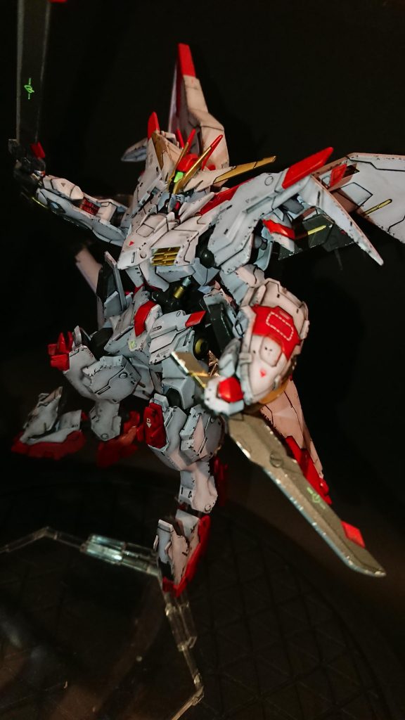 腰回りをはじめ、間接のユルさが半端じゃないので、瞬着で間接をコーティングしてハメ直しやっと自立ができました。