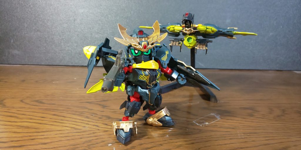 アンクルアーマー上下逆ですね。零丸にダイバーエースの太陽炉を背負わせて、脚をダイバーエースに変更しただけの簡単ミキシング。 カラーはバンシィを参考に。バンシィが獅子と言われてるらしいので、名前を獅子丸に。レオマルを分解すると0レイＯオー丸◯→000が三つ→ダブルオー丸やん！愛の結晶や！的なね。フィーリングで感じてください。