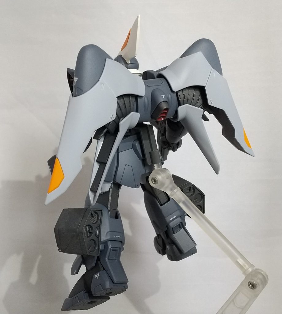 背面。量産機の割に目立つバックパック好き。このスタンド接続パーツなかなか便利