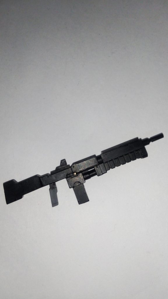 ちなみにライフルはグレイズの物をベースにそれっぽく改造してます。