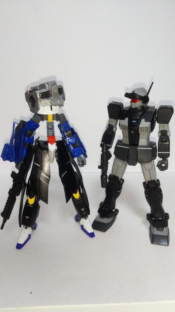 実はジムとほぼ同じサイズ(隣はウチのやられ役、ジム陰ターセプトカスタムくん(()