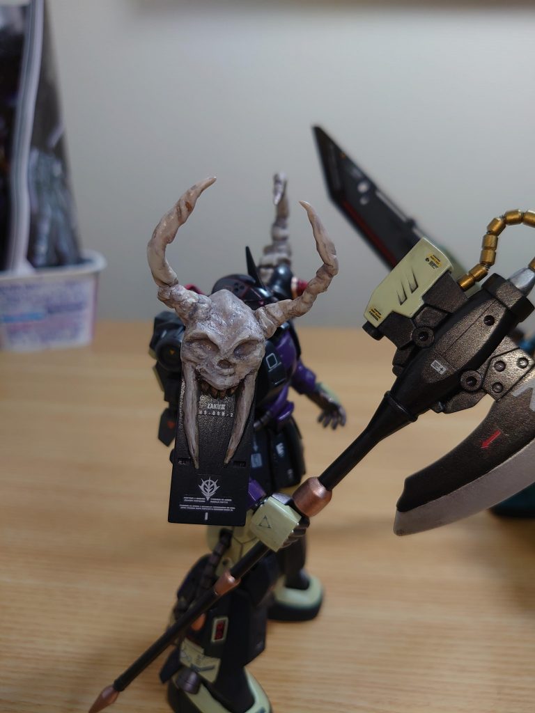 作りは甘いのですがシールドのスカルはエポパテで製作しています。 