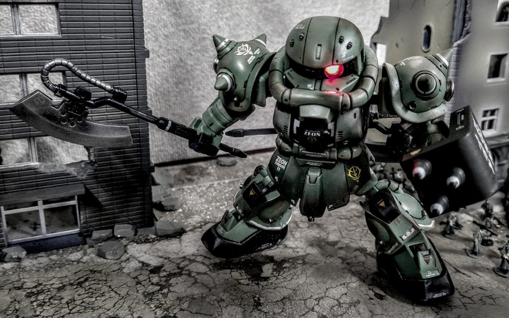 妄想連動式25mmチェーンガンを4門搭載。25mmのため対MSには効果は薄く牽制程度。取り付けた時点では連邦にMSは無く主に対空や対戦車・対固定兵器への攻撃を主目的としている。4門が連動して1門ずつ単発発射する仕様なので弾丸は収束せず散弾し命中率は非常に低く、本当に牽制程度。連邦のMSと頻繁に遭遇し始めると格闘戦に持ち込むには今までのF型では厳しかった為、右肩のシールドをアーマーに変更しバランスを取りバーニア等を増設し推進力を高め、リミッターの上限を上げている。リミッターを上げた事でオーバーヒートしやすい。(後日記入)