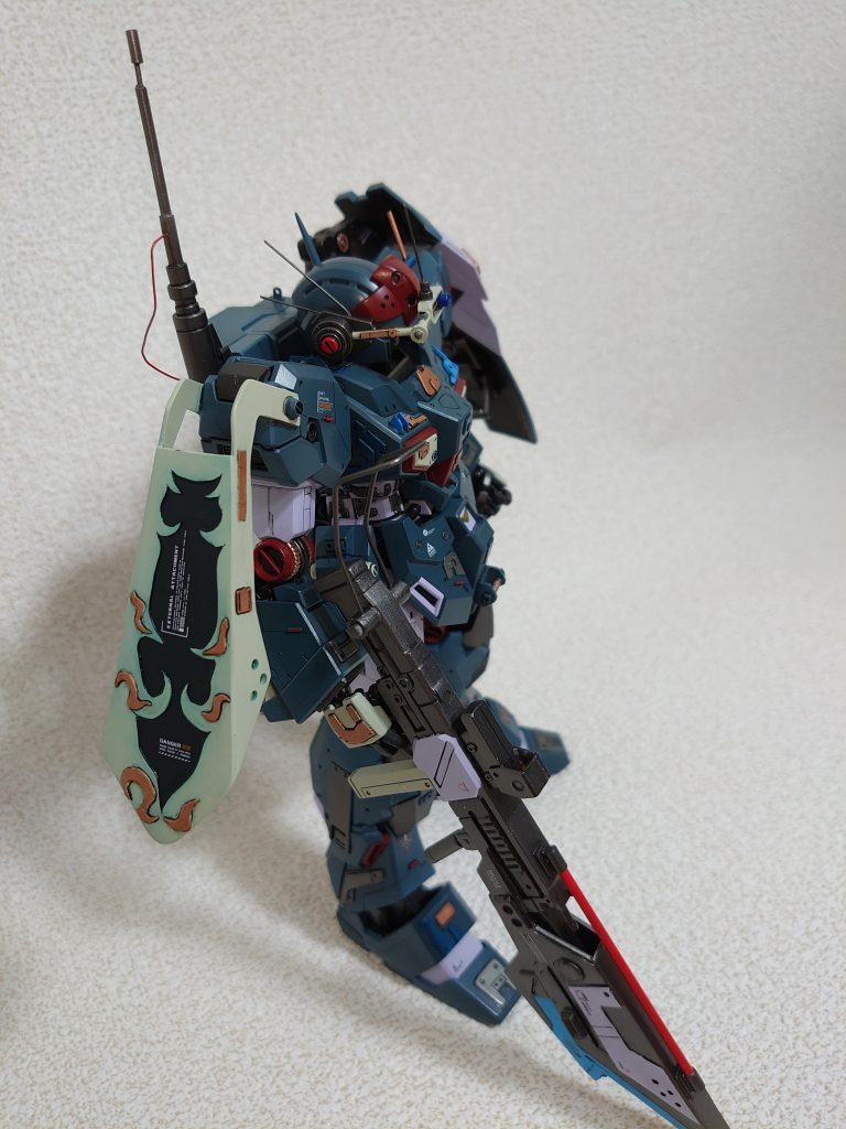 肩のシールドも追加して見ました。