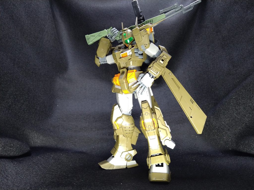 素組で組んだ後、この機体にはスナイパーライフルを持たせたくなり、急遽ジムスナイパー買いに行った