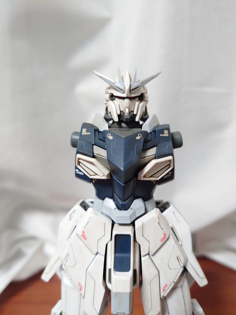 ガンダムっぽくしたかったので、アンテナをつけてみました